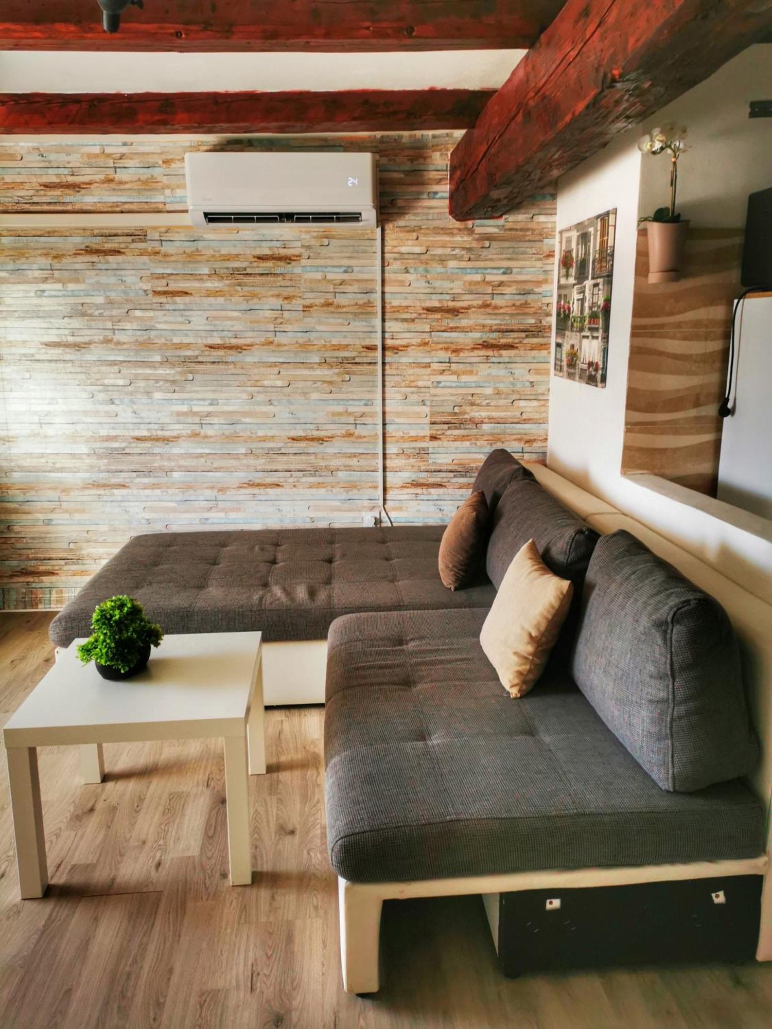 Attica Apartment พูลา ภายนอก รูปภาพ